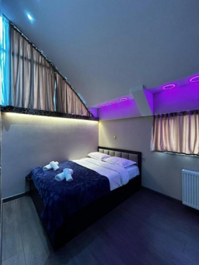 Luxe studio apartment with jacuzzi